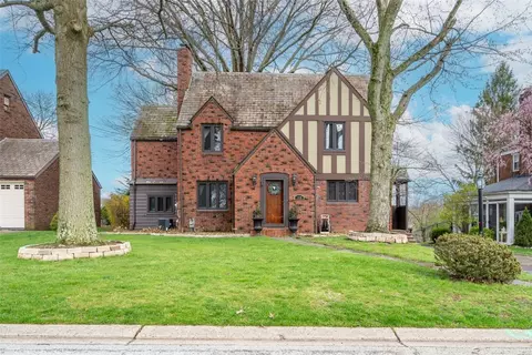 139 Crestview, Pittsburgh, PA 15236
