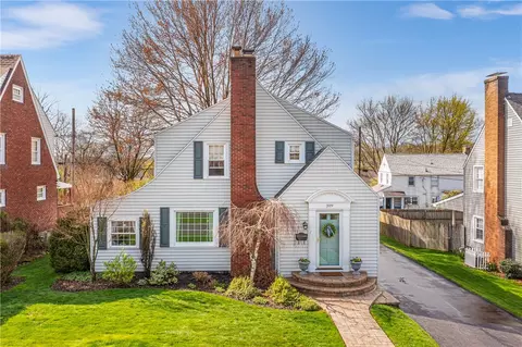 309 Entrance Dr, Ellwood City, PA 16117