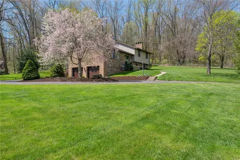 1347 Willowbrook Rd, Rostraver, PA 15012