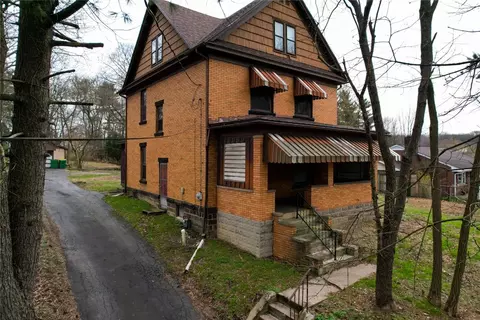 33 Old Plank Rd, Butler, PA 16001