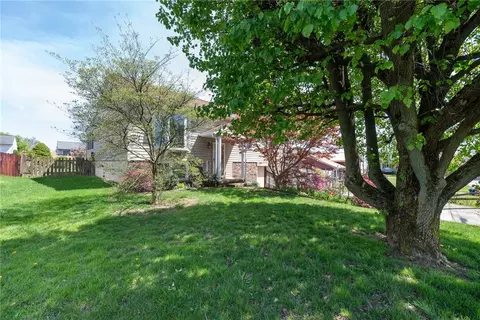 502 Crestview Dr, Scottdale, PA 15683