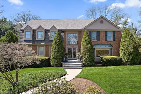 2346 Golfview Dr, Pittsburgh, PA 15241