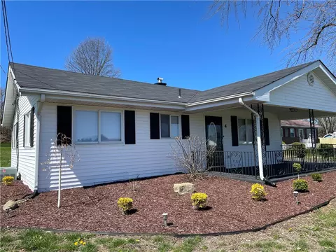 4 Lower Idlewild Dr, New Castle, PA 16101
