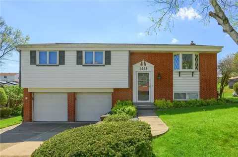 1008 Fiddleback Dr, Mckees Rocks, PA 15136
