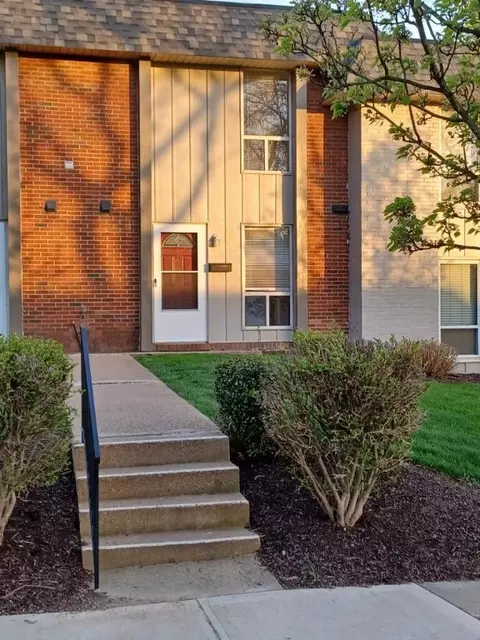 310 College Park Dr, Coraopolis, PA 15108