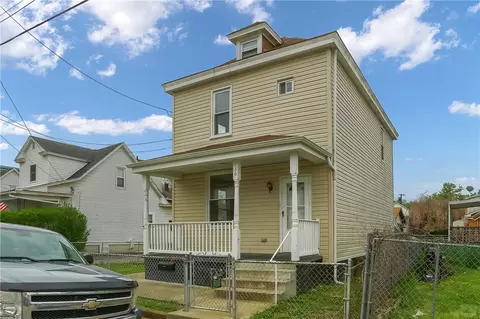 226 Woodkirk St, Carnegie, PA 15106