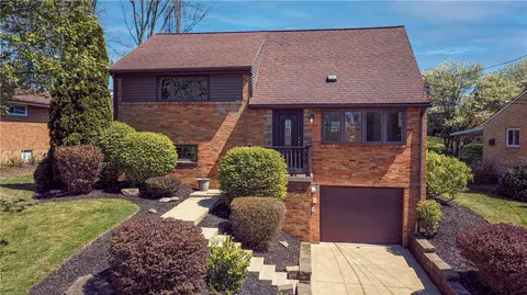 510 Regency Dr, Pittsburgh, PA 15239