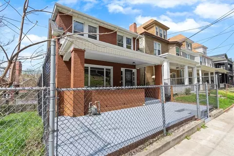 90 Pasadena St, Pittsburgh, PA 15211