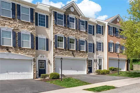 228 Grace Manor Dr, Coraopolis, PA 15108