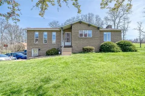 3030 Woodlake Rd, Apollo, PA 15613