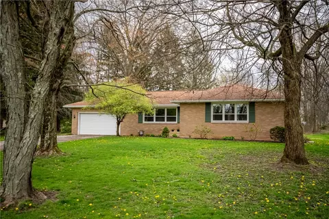 819 Karen Ln, Hermitage, PA 16148