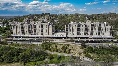 2120 Greentree Rd #208E, Pittsburgh, PA 15220