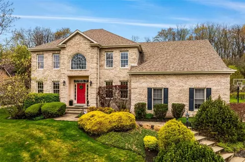 207 Dorsay Valley Dr, Cranberry Township, PA 16066