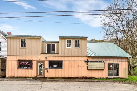 381 Pershing Ave, Leechburg, PA 15656