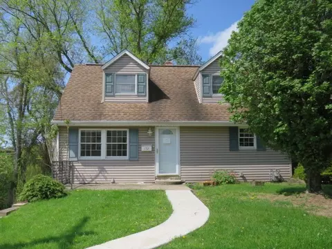 152 Bryant Dr, Pittsburgh, PA 15235