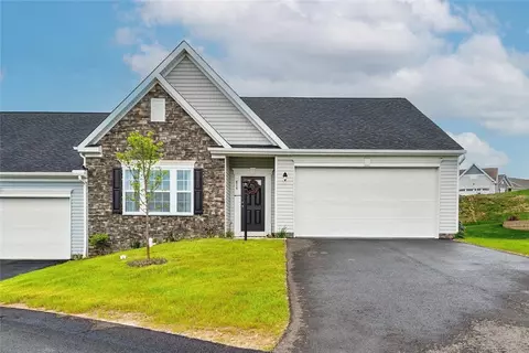 814 Curtman Ct, New Kensington, PA 15068