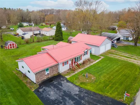 1393 Center Dr, Jamestown, PA 16134