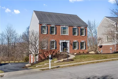 113 Springhill Dr, Oakdale, PA 15071