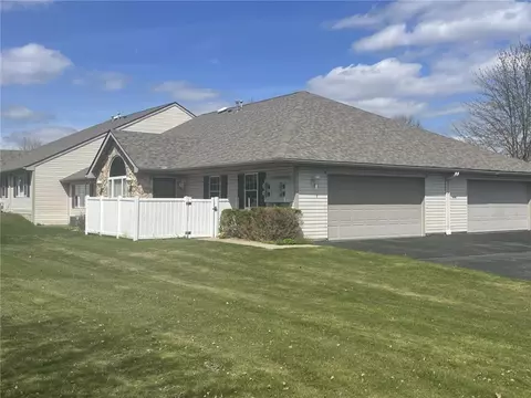 213 Charlotte Ln #8A, New Castle, PA 16101