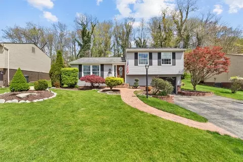 3075 Piney Blf, South Park, PA 15129