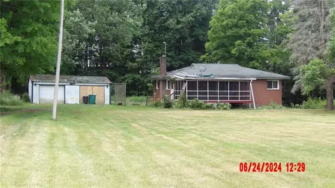 1724 Mercer Grove City Rd, Mercer, PA 16137