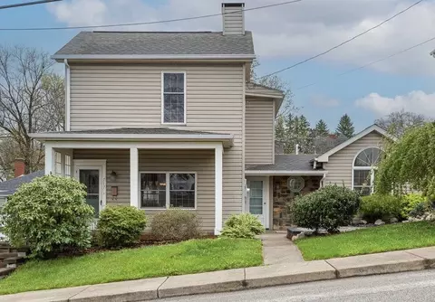 717 8th St, Irwin, PA 15642