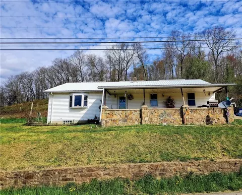 1531 State Rt 1042, Dayton, PA 16222