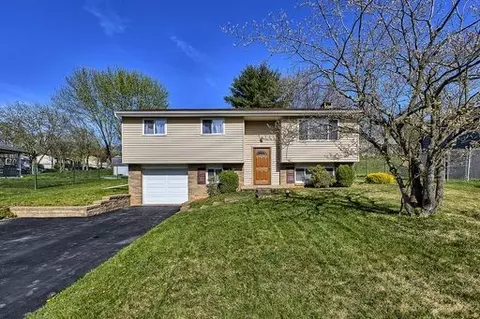 103 Sioux Dr, Greensburg, PA 15601