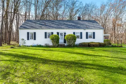 2305 Downing Ln, Hermitage, PA 16148