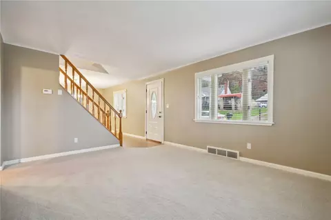 Living - 2127 Elizabeth Ct, Export, PA 15632 photo 1 of 2