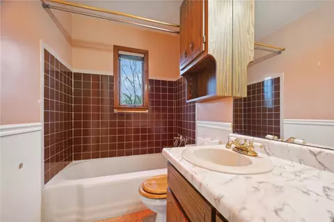 Bath - 2127 Elizabeth Ct, Export, PA 15632 photo 1 of 2