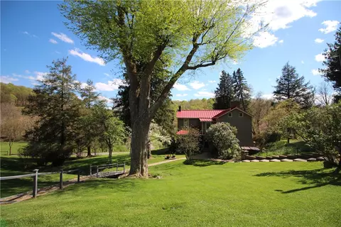 176 Sunshine Hollow Rd, Mcclellandtwn, PA 15458