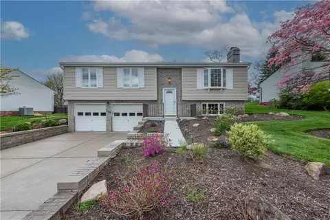 268 Parkwood Cir, Canonsburg, PA 15317
