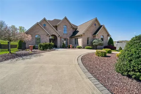 216 Country Dr, Belle Vernon, PA 15012