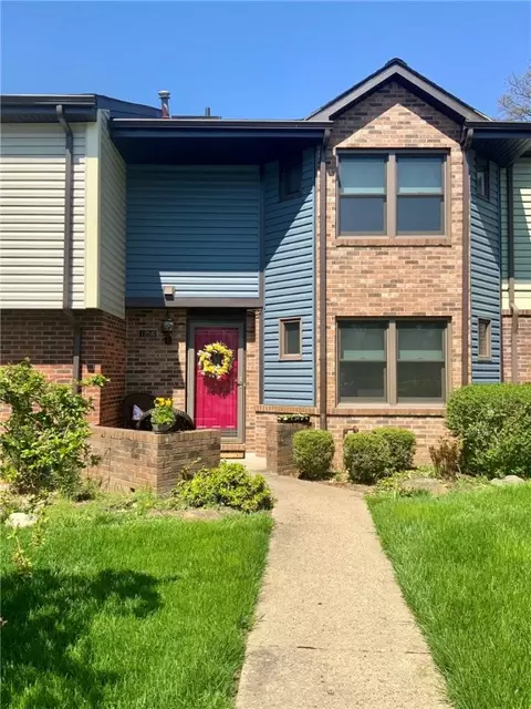 1256 Queens Dr, Coraopolis, PA 15108