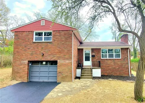 2685 Santa Barbara Dr, Bethel Park, PA 15102