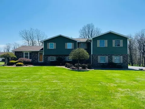 258 Mccombs Cir, New Castle, PA 16101