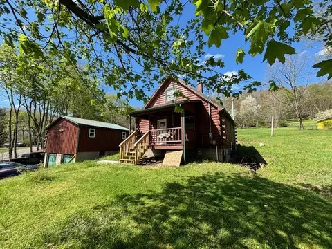 158 Community Park Rd, Vandergrift, PA 15690