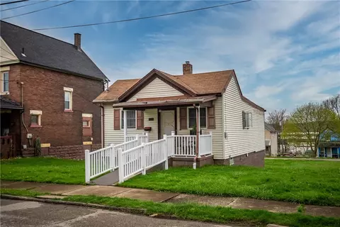 608 Wallis Ave, Farrell, PA 16121