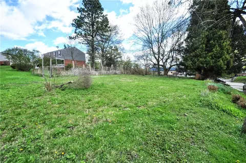 6462 Pickering Ct, Bethel Park, PA 15102