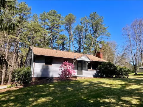 207 Hulton Rd, New Kensington, PA 15068