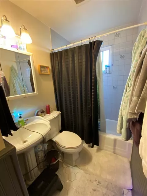 Bath - 811 Garden City Dr, Monroeville, PA 15146 photo 1 of 1