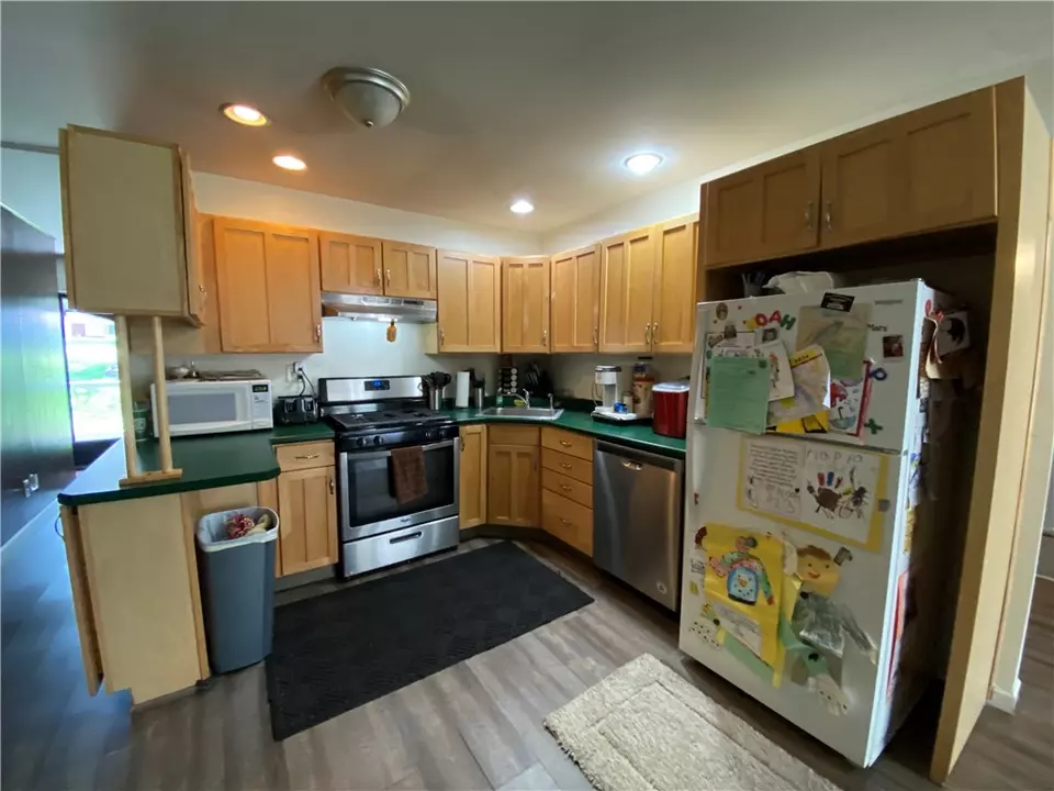 Kitchen - 811 Garden City Dr, Monroeville, PA 15146 photo 2 of 3