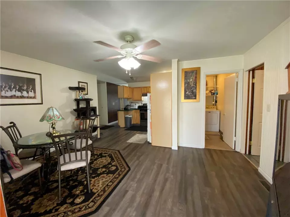 Living - 811 Garden City Dr, Monroeville, PA 15146 photo 3 of 4