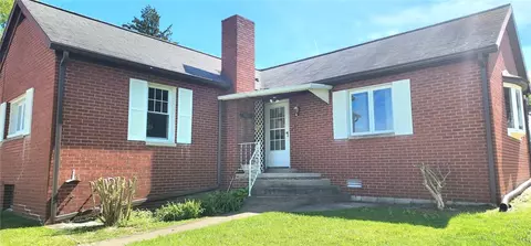 1001 Blackstone Ave, Connellsville, PA 15425