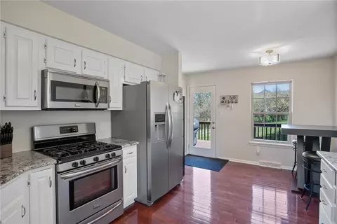 Kitchen - 303 Covington Ct, Seven Fields, PA 16046 photo 2 of 3