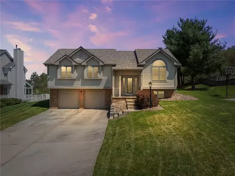 303 Covington Ct, Seven Fields, PA 16046