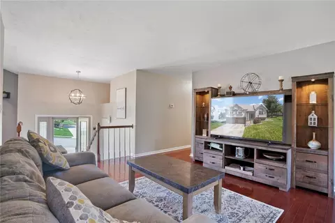 Living - 303 Covington Ct, Seven Fields, PA 16046 photo 4 of 5