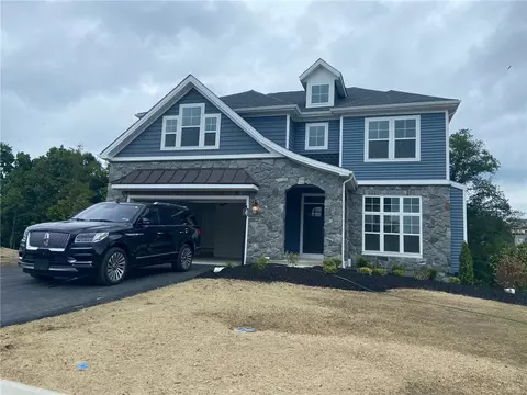 261 Creekside Dr, Oakdale, PA 15071