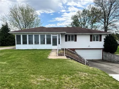 5 Farmview St, Fairchance, PA 15436